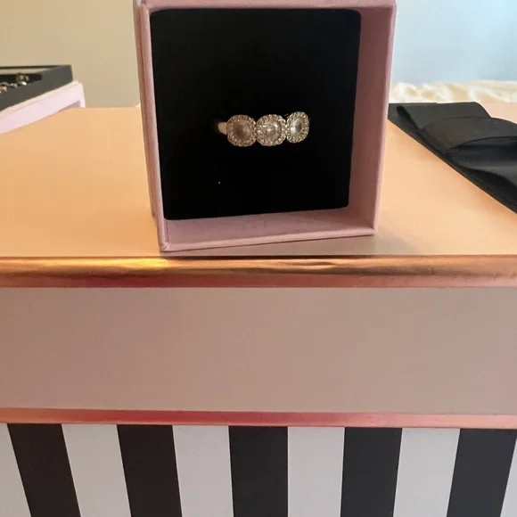 Ring, women’s size 8. Price negotiable. Make your best offer! - Picture 5 of 10